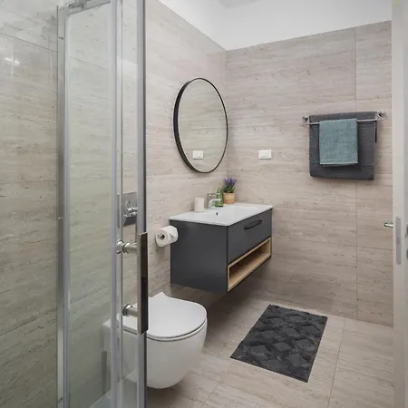 Villa Manuela - Pool & Jacuzzi - Batlug