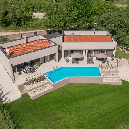 Manuela - Pool & Jacuzzi - Villa Batlug