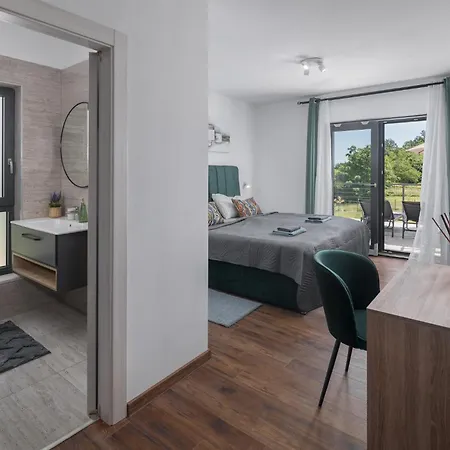 Manuela - Pool & Jacuzzi - * Batlug