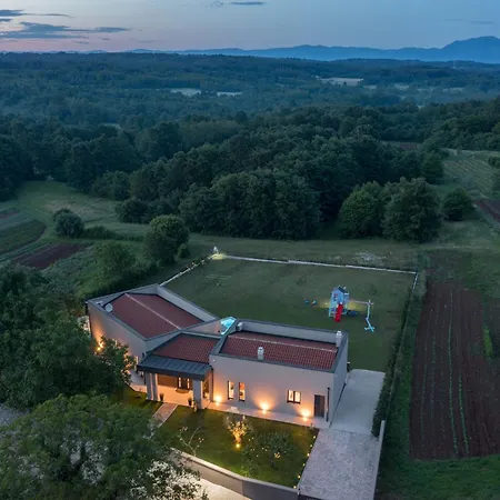 Manuela - Pool & Jacuzzi - * Batlug