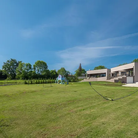 Manuela - Pool & Jacuzzi - * Batlug