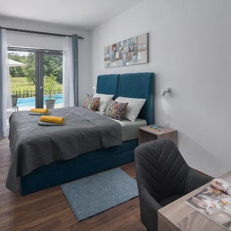 Manuela - Pool & Jacuzzi - *