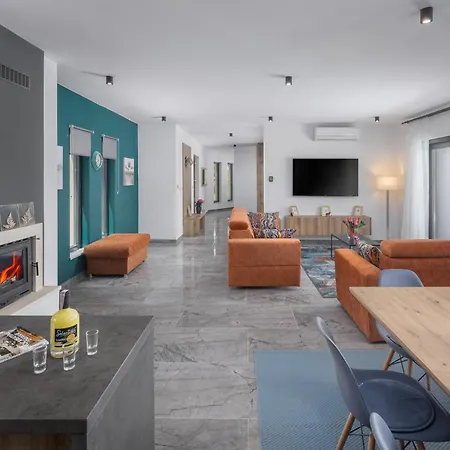 Manuela - Pool & Jacuzzi -