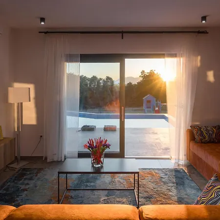 Manuela - Pool & Jacuzzi - Villa *