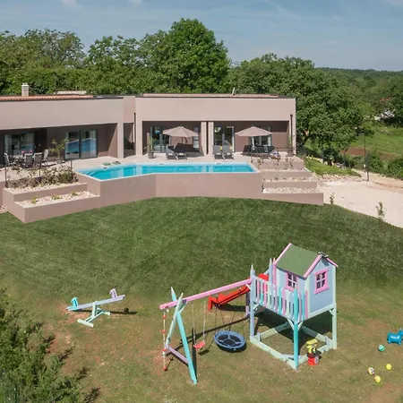 Manuela - Pool & Jacuzzi - Villa Batlug