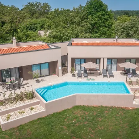 Manuela - Pool & Jacuzzi - * Batlug