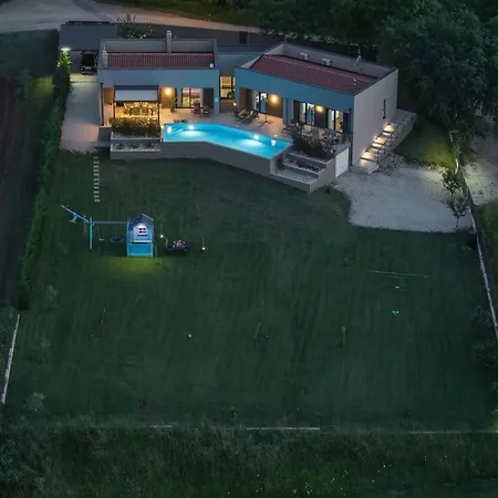 Manuela - Pool & Jacuzzi -