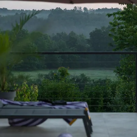 Manuela - Pool & Jacuzzi - Vila Batlug