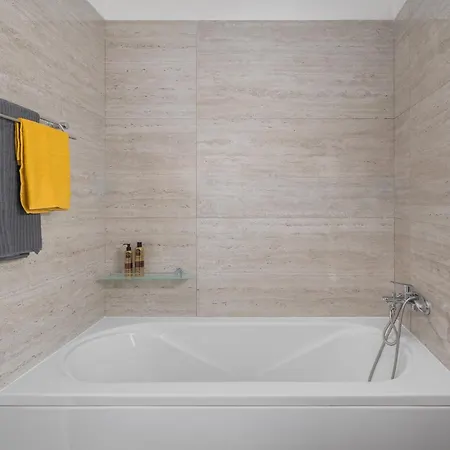 Manuela - Pool & Jacuzzi - *