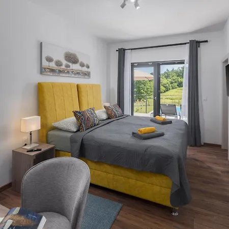 Vila Manuela - Pool & Jacuzzi - Batlug