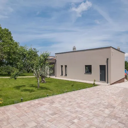 Manuela - Pool & Jacuzzi - Villa Batlug