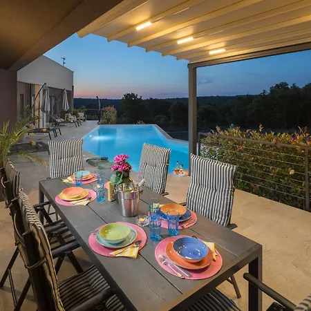 Manuela - Pool & Jacuzzi - Vila