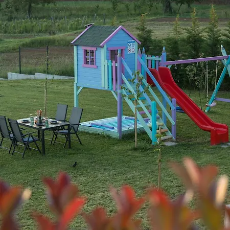 Manuela - Pool & Jacuzzi - Vila Batlug