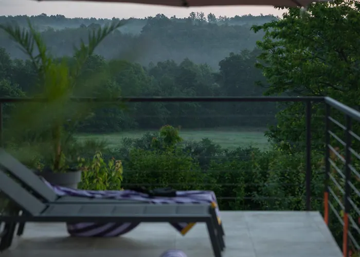 Manuela - Pool & Jacuzzi - Vila Batlug