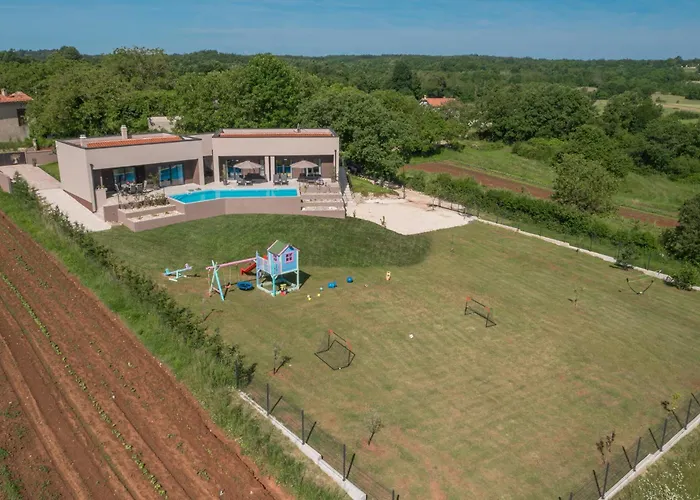 Manuela - Pool & Jacuzzi - * Batlug