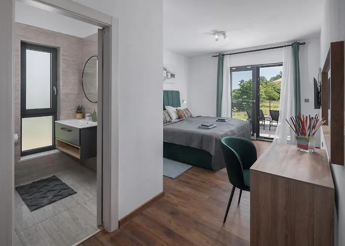 Manuela - Pool & Jacuzzi - * Batlug