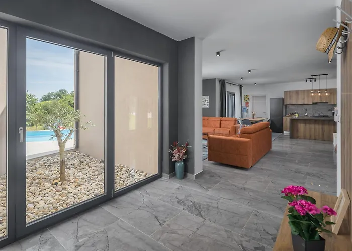 Manuela - Pool & Jacuzzi - *