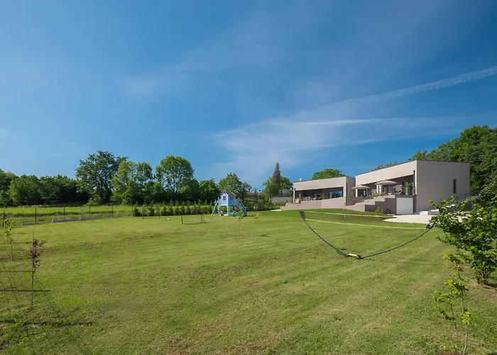 Manuela - Pool & Jacuzzi - * Batlug