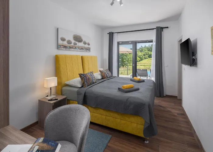 Vila Manuela - Pool & Jacuzzi - Batlug