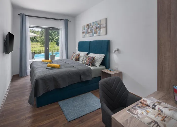 Manuela - Pool & Jacuzzi - *