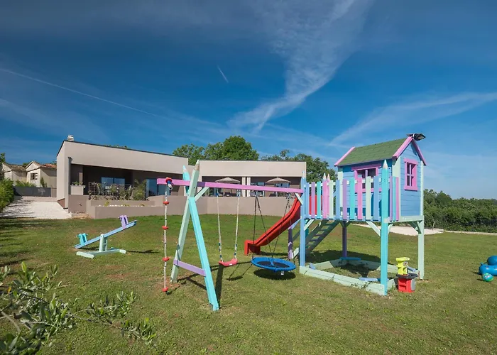 Manuela - Pool & Jacuzzi - * Batlug