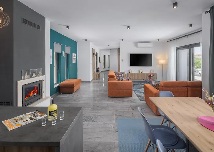 Manuela - Pool & Jacuzzi -