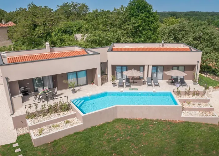 Manuela - Pool & Jacuzzi - * Batlug