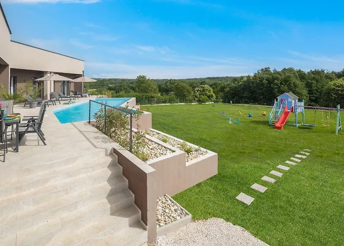 Manuela - Pool & Jacuzzi - *