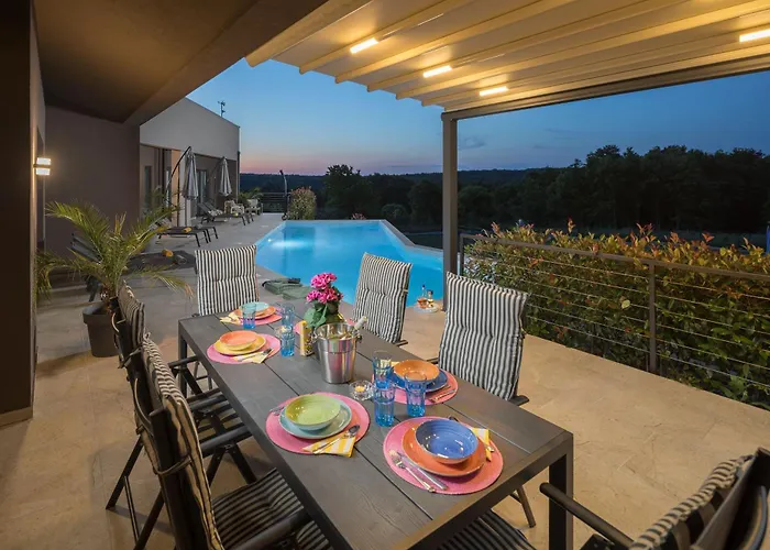 Manuela - Pool & Jacuzzi - Vila