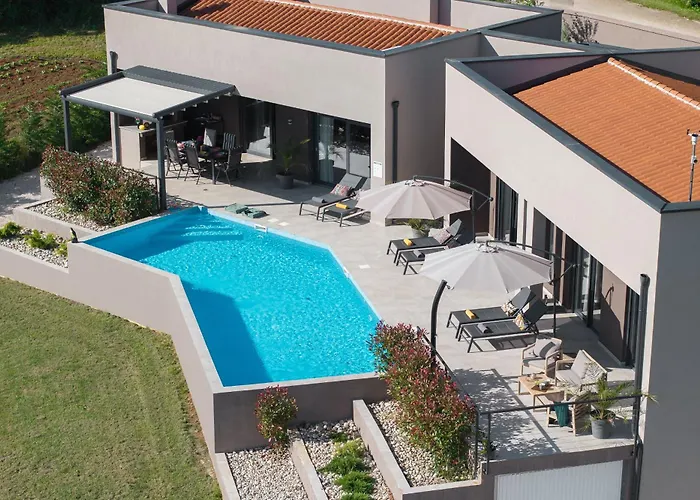 Vila Manuela - Pool & Jacuzzi - Batlug