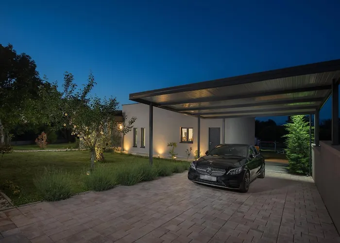 Manuela - Pool & Jacuzzi - Vila